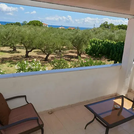 拉尼娅别墅/扎金索斯德罗西亚度假屋 *