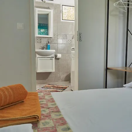 拉尼娅别墅/扎金索斯德罗西亚度假屋 *