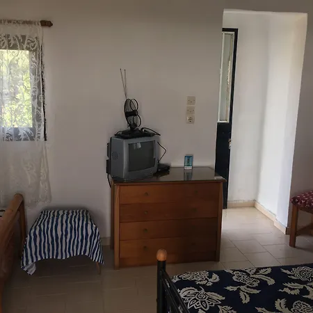 拉尼娅别墅/扎金索斯德罗西亚度假屋 *